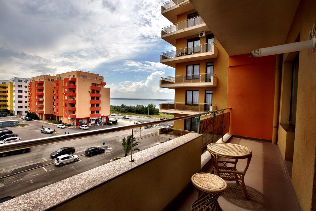 Theo Summerland Seaview Apartment Mamaia Exterior photo